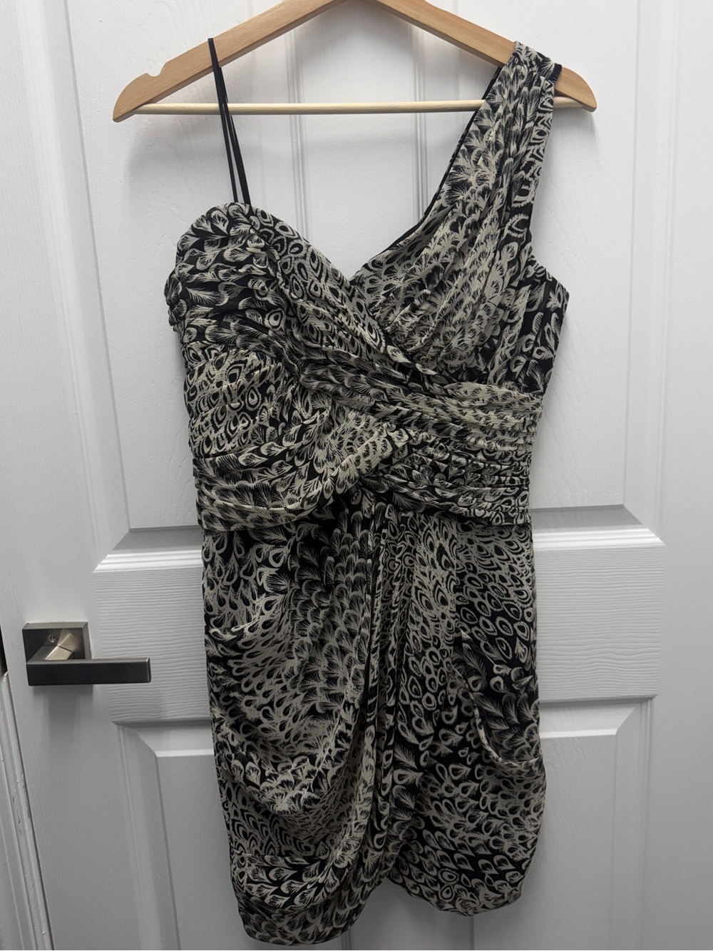 MaxandChloe Asymmetric One-Shoulder Black & Champagne Printed Cocktail Dress NWT